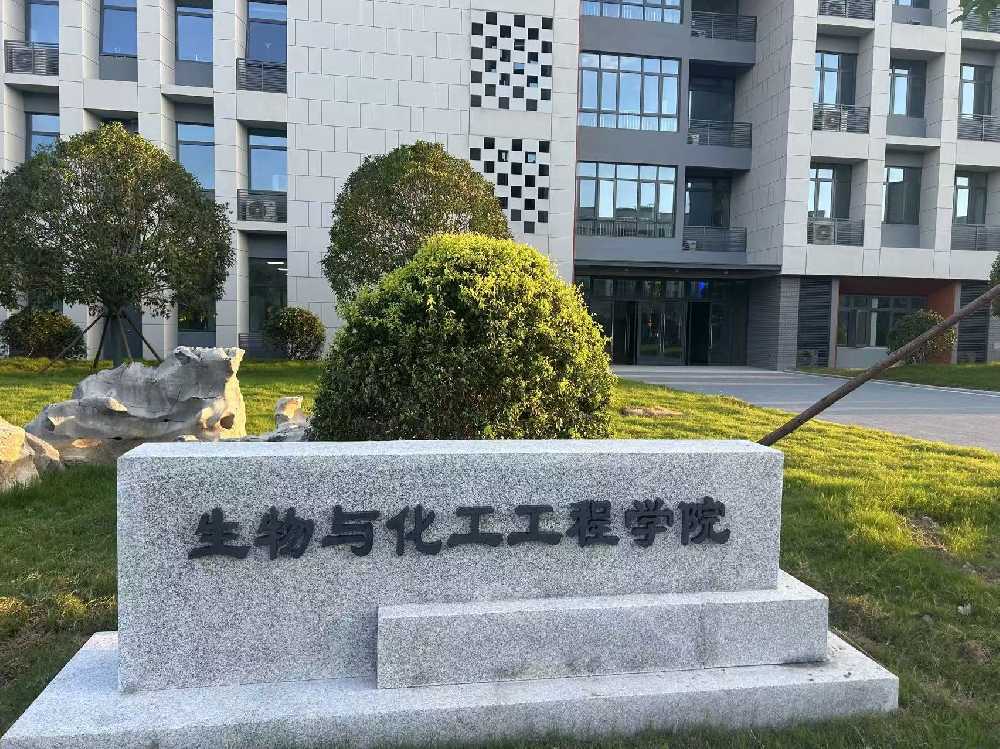 八宿县扬州职业大学体育场高杆灯项目